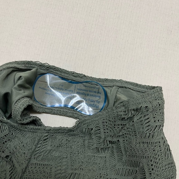 NWT Vince Camuto size 8 safari green crochet swimsuit - Picture 7 of 11